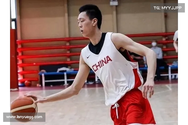 新疆球员表现不佳,进攻靠捡漏防守缺乏护筐,建议艾孜麦提担任核心带队
